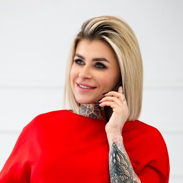 Małgorzata Altwasser rozmawia przez telefon